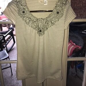 NWOT Buckle Daytrip top shirt gold size M